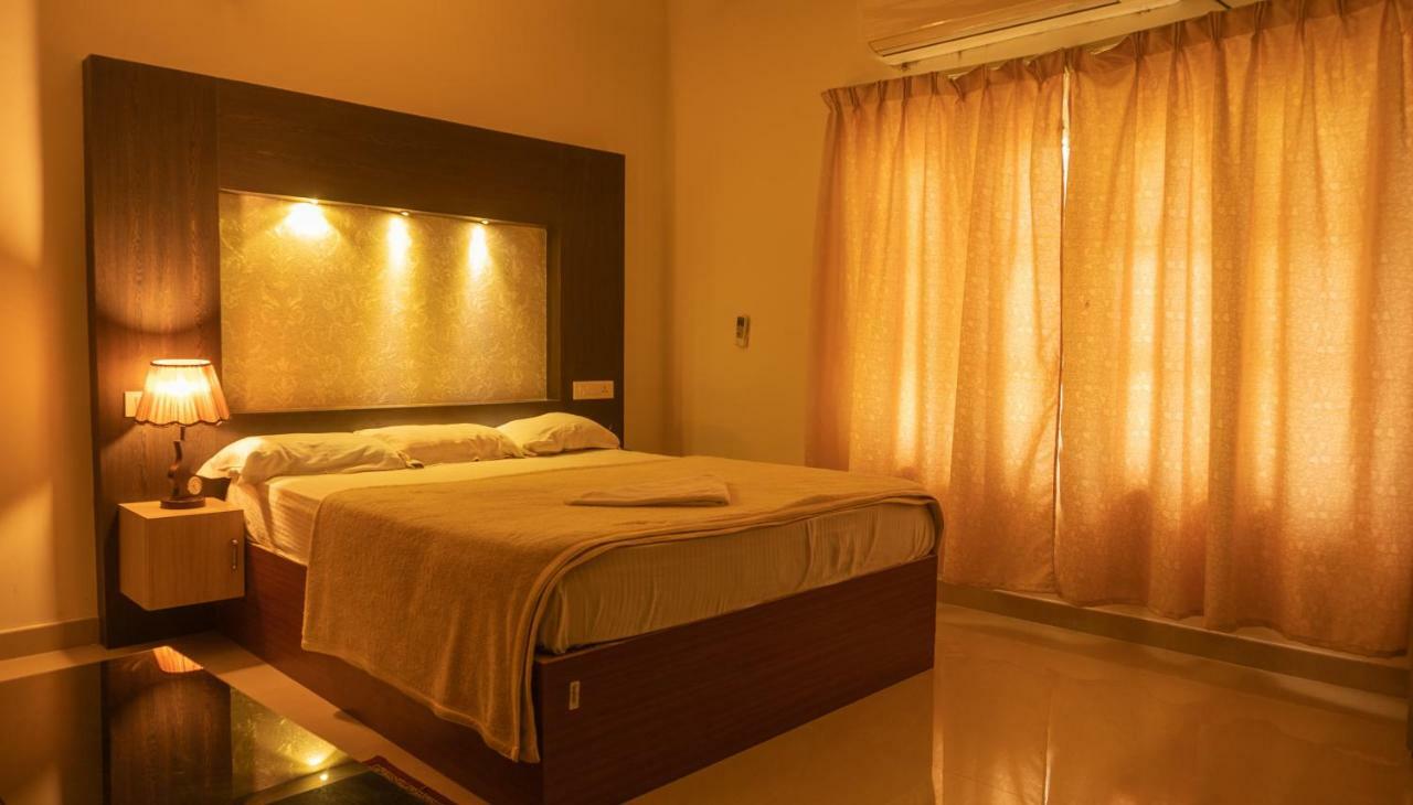 Aramana Holiday Inn Alappuzha Exterior photo